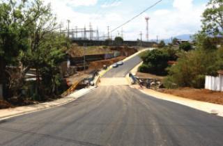 Construcción de Puente en Bajo Las Cloacas Construcción de Puente en Bajo Las Cloacas