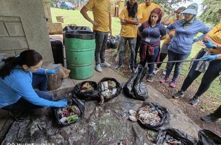 Personas voluntarias y Municipalidad de Heredia unen esfuerzos para limpiar el Centro Recreativo Bosque de la Hoja 