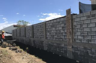 Construcción de muro y nichos en el Cementerio Central Construcción de muro y nichos en el Cementerio Central