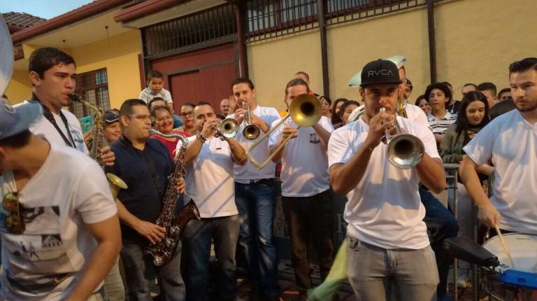 Festival Nacional de la Mascarada finaliza con éxito El I Festival Nacional de la Mascarada Heredia 2017 finalizó una jornada de tres días llenos de música, color, máscaras, cimarronas, personajes y la participación de toda la comunidad viviendo ésta tradición popular costarricense.