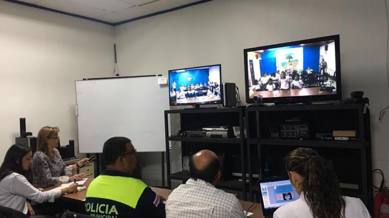 Capacitación en Gestión Vial. Sesión del programa de videoconferencias destinado a capacitar a la comunidad estudiantil de III Ciclo en el tema de Gestión Vial.