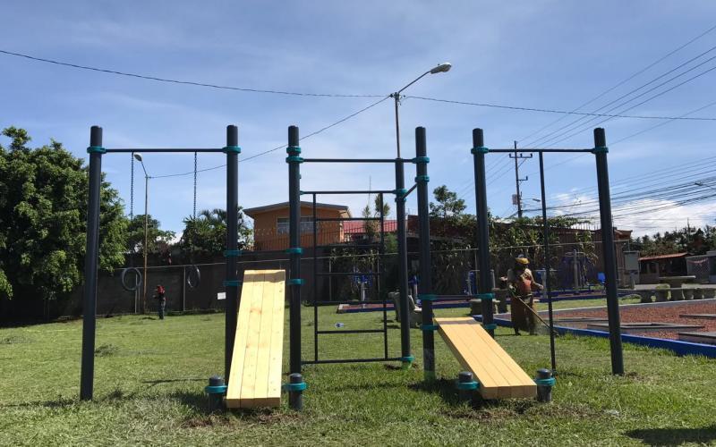 Trampolines y barras para calistenia