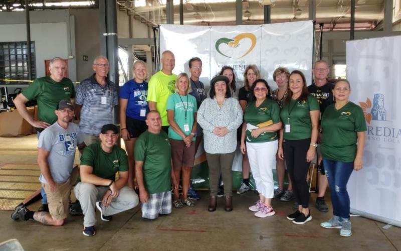 Firma de convenio para la donación de sillas de ruedas Firma de convenio para la donación de sillas de ruedas