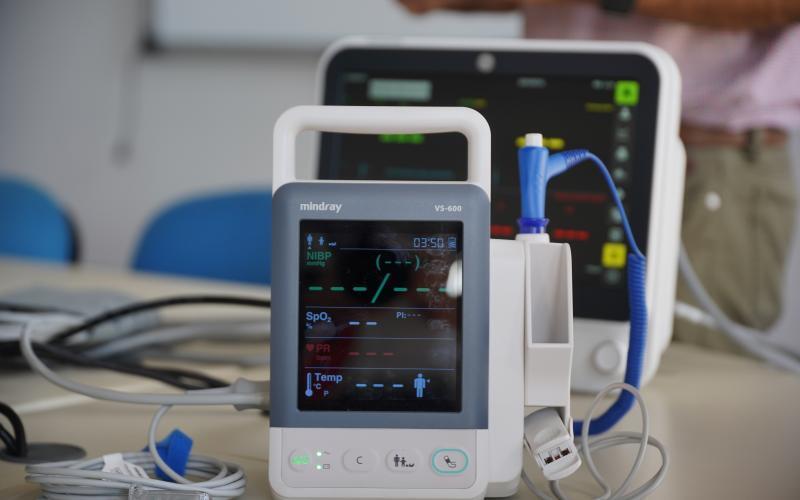 Donación de oxímetros de pulso y monitores de signos vitales Donación de oxímetros de pulso y monitores de signos vitales