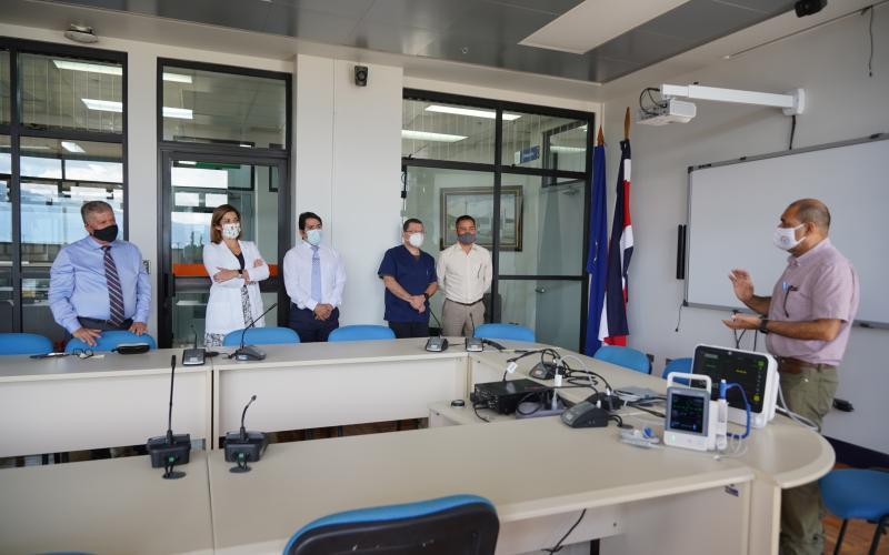 Donación de oxímetros de pulso y monitores de signos vitales Donación de oxímetros de pulso y monitores de signos vitales