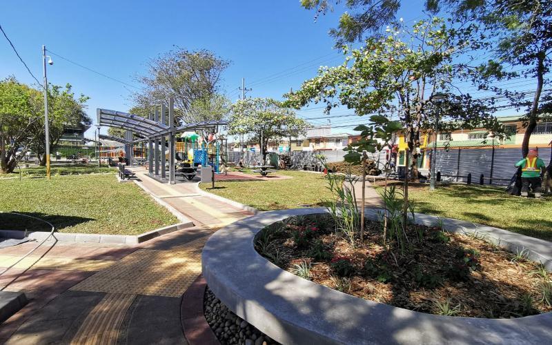 Finaliza remodelación del parque La Aurora Finaliza remodelación del parque La Aurora
