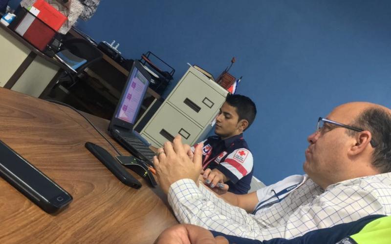 Sesión del programa de videoconferencias destinado a capacitar a la comunidad estudiantil de III Ciclo en el tema de Gestión Vial.