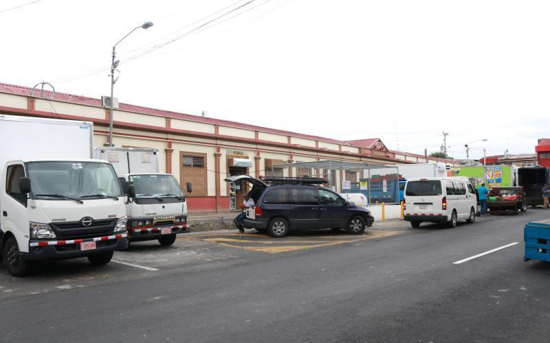 Remodelación de parqueo en el Mercado Municipa