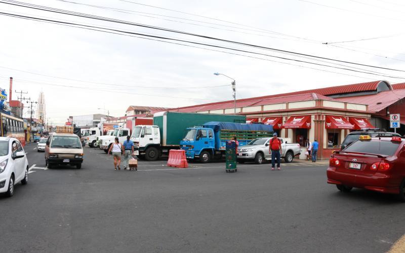 Remodelación de parqueo en el Mercado Municipa