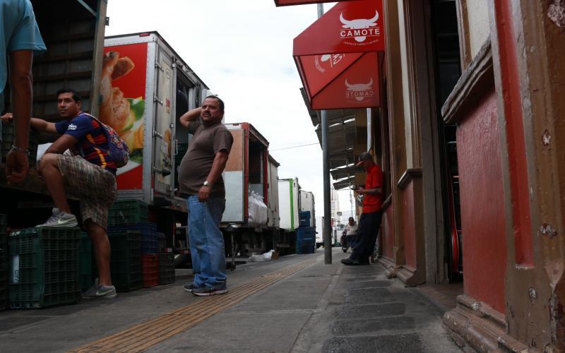 Remodelación de parqueo en el Mercado Municipa
