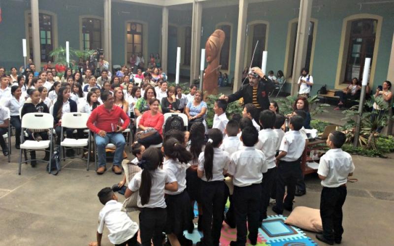 Día Mundial de la Poesía Día Mundial de la Poesía