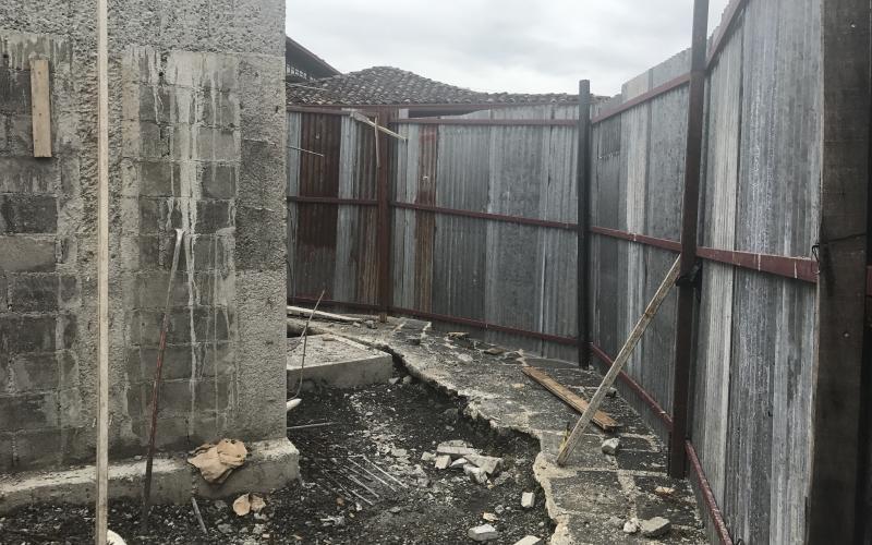 Este proyecto pretende mejorar las condiciones del entorno brindando una mayor apertura a toda el área, eliminado las barrearas visuales y facilitando el ingreso