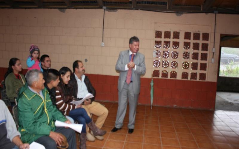 Firma de escrituras del proyecto Renacer Firma de escrituras del proyecto Renacer