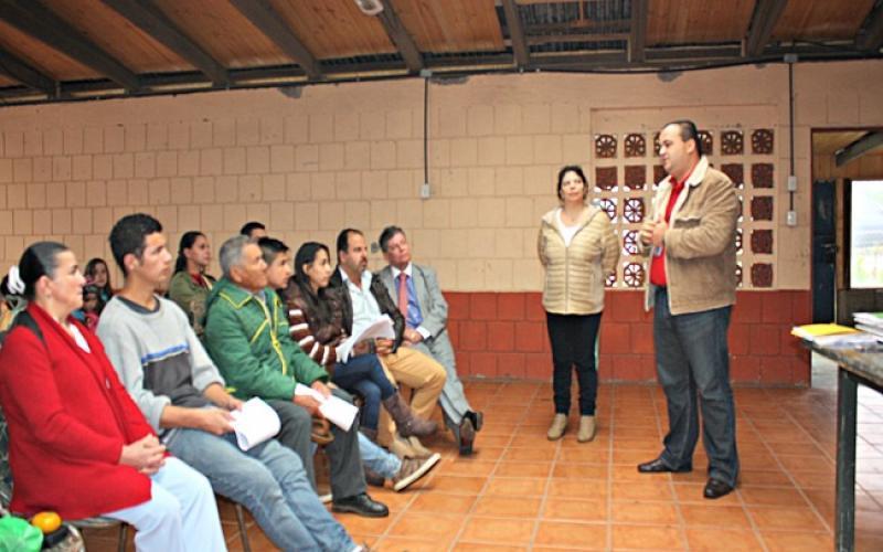 Firma de escrituras del proyecto Renacer Firma de escrituras del proyecto Renacer