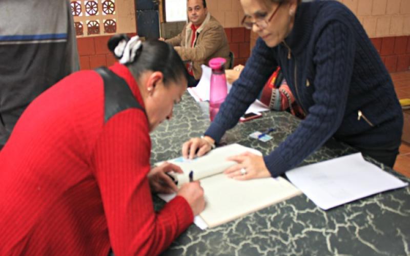 Firma de escrituras del proyecto Renacer Firma de escrituras del proyecto Renacer