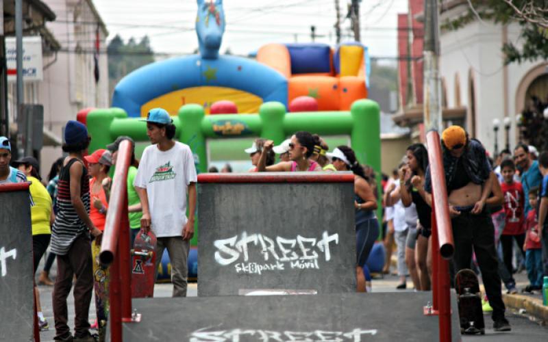 Domingos Heredianos por Media Calle