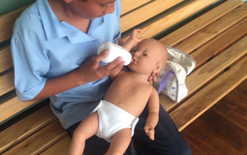 Simuladores de bebé enseñan sobre salud sexual y reproductiva Simuladores de bebé enseñan sobre salud sexual y reproductiva