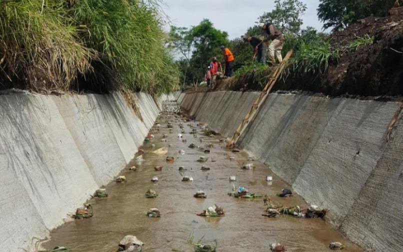 Construcción de canal revestido en calle El Charco Construcción de canal revestido en calle El Charco