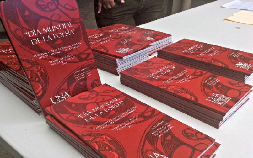Día de la poesía reúne a quienes la escriben y quienes la disfrutan Día de la poesía reúne a quienes la escriben y quienes la disfrutan