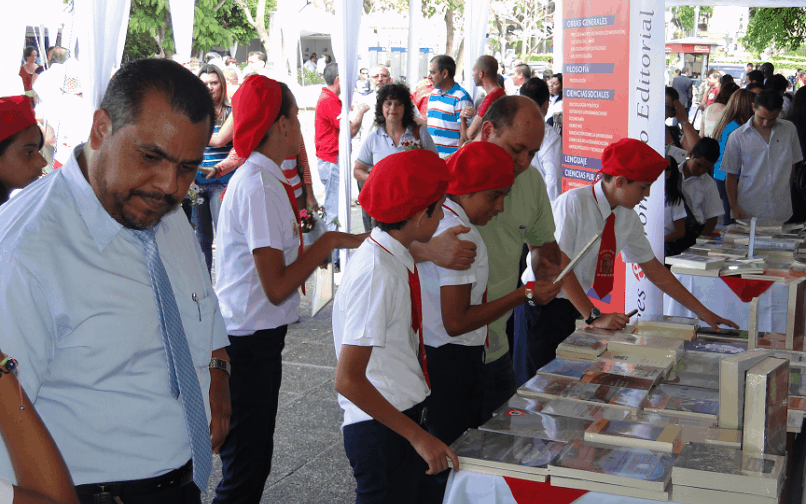 Feria Internacional del Libro Universitario 2017 Del 13 al 19 de marzo la ciudad de las flores se vestirá de arte y cultura para albergar la Feria Internacional del Libro Universitario 2017 (Filu),