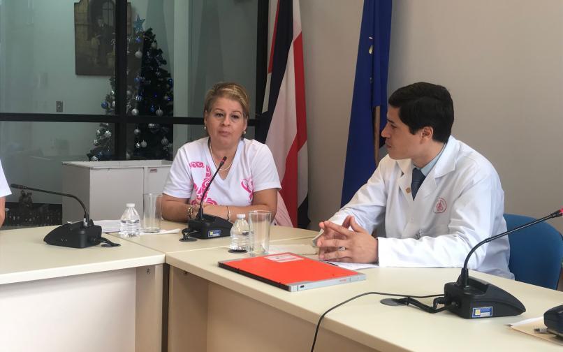 La Municipaldiad realizó donó al Hospital San Vicente de Paúl equipos para la detección oportuna del cáncer de mama