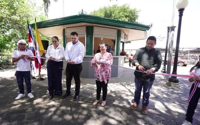 Heredia realiza entrega oficial de quioscos para revitalizar el espacio público y potenciar el comercio local Heredia realiza entrega oficial de quioscos para revitalizar el espacio público y potenciar el comercio local