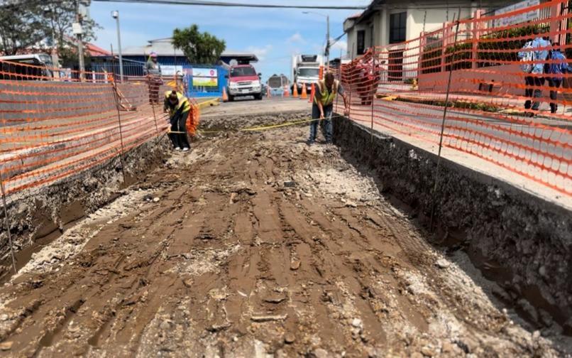 Municipalidad continúa reforzamiento de losas de concreto en paradas de autobuses Municipalidad continúa reforzamiento de losas de concreto en paradas de autobuses